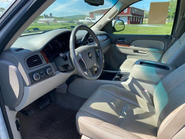 Used 2012 Chevrolet Suburban LT w/ Luxury Package AWD/4WD image 9