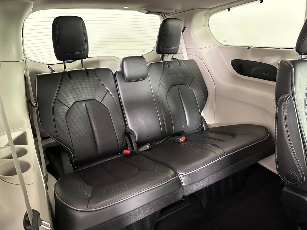 Used 2019 Chrysler Pacifica Limited w/ Tire & Wheel Group image 18