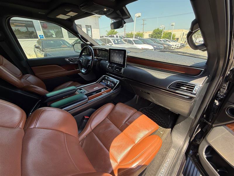 Used 2020 Lincoln Navigator Reserve w/ Luxury Package RWD image 34