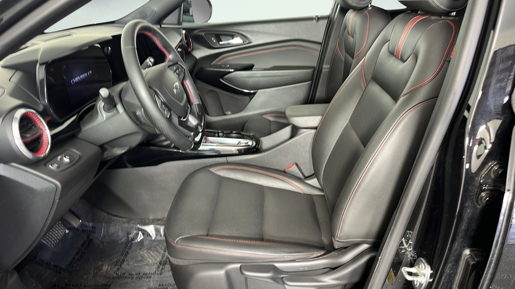 Used 2024 Chevrolet Trax RS w/ Sunroof Package FWD image 24