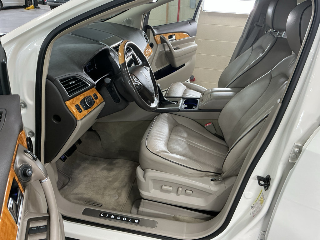Used 2012 Lincoln MKX AWD image 11
