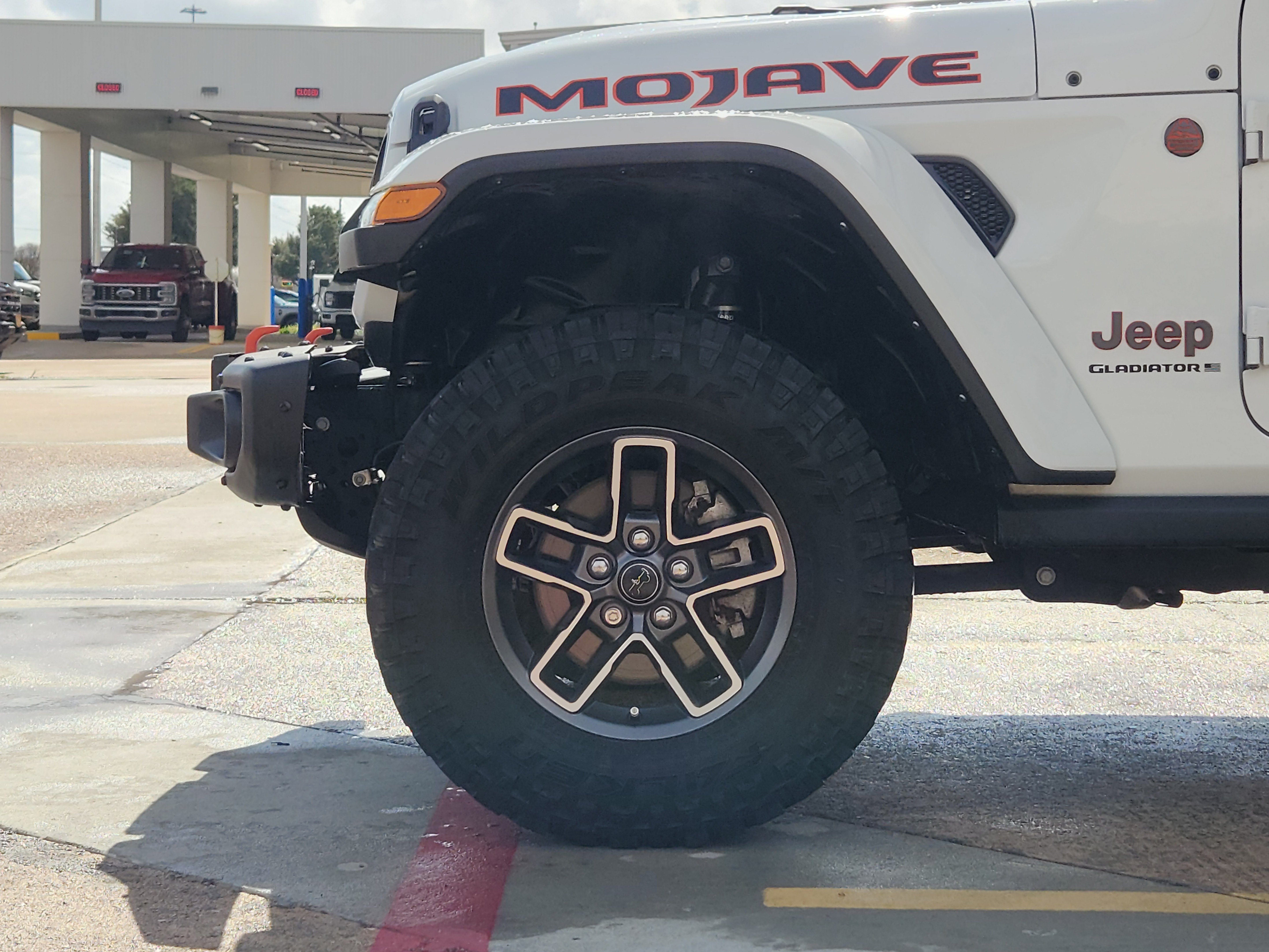 Used 2024 Jeep Gladiator Mojave AWD/4WD image 5