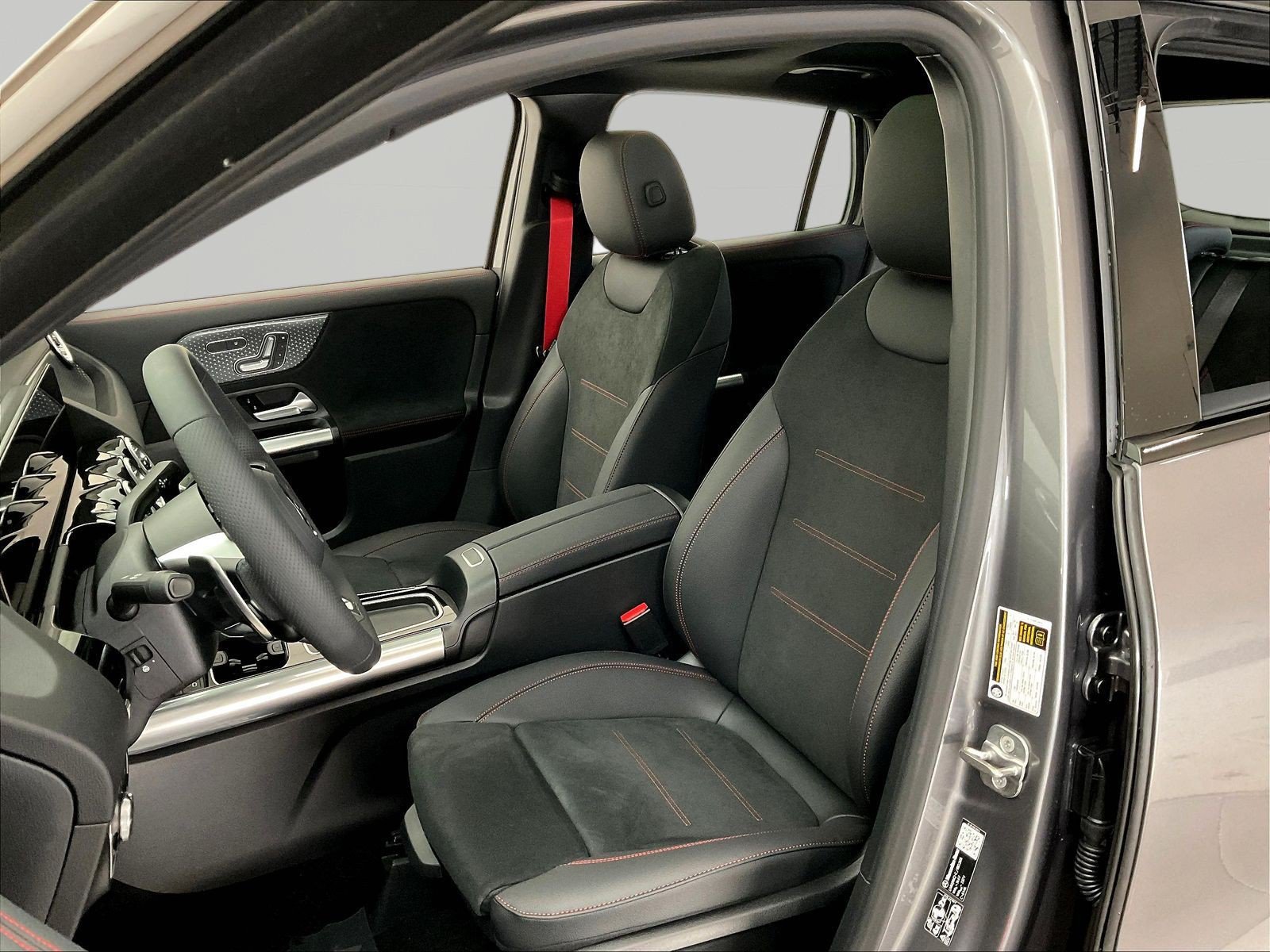 New 2026 Mercedes-Benz GLA 35 AMG 4MATIC image 16