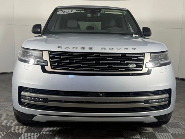 Used 2025 Land Rover Range Rover SE image 12