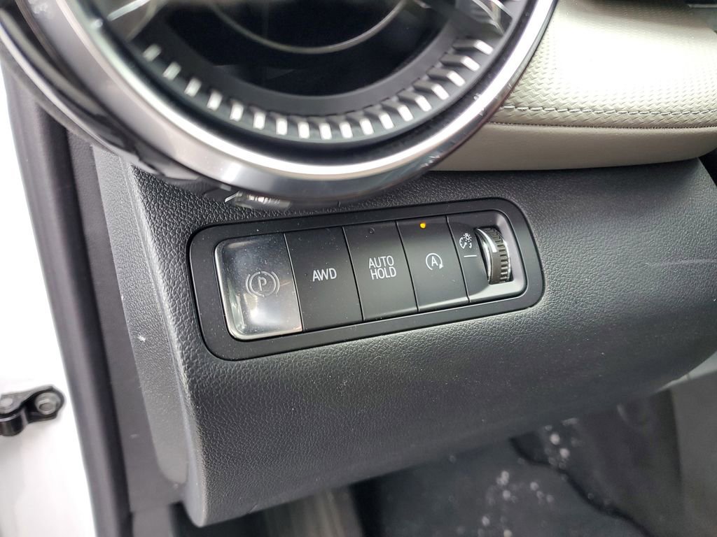 Certified 2025 Chevrolet Equinox LT w/ Convenience Package II image 9