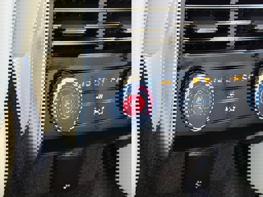 New 2026 Land Rover Range Rover SE image 36