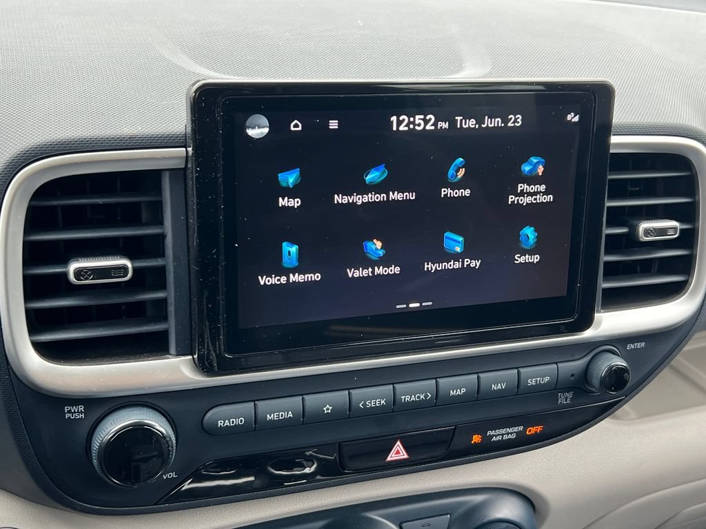 Used 2025 Hyundai Venue Limited FWD image 23
