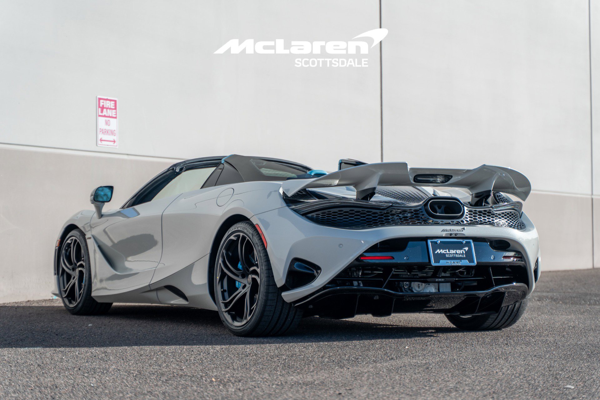Used 2026 McLaren 750S Spider RWD image 5
