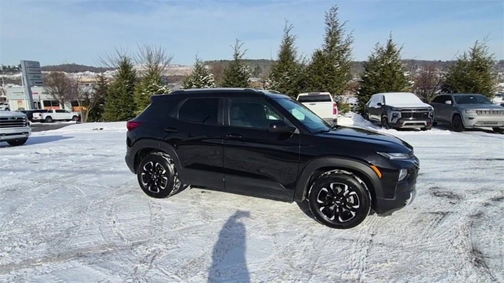 Used 2023 Chevrolet TrailBlazer LT w/ Convenience Package image 2
