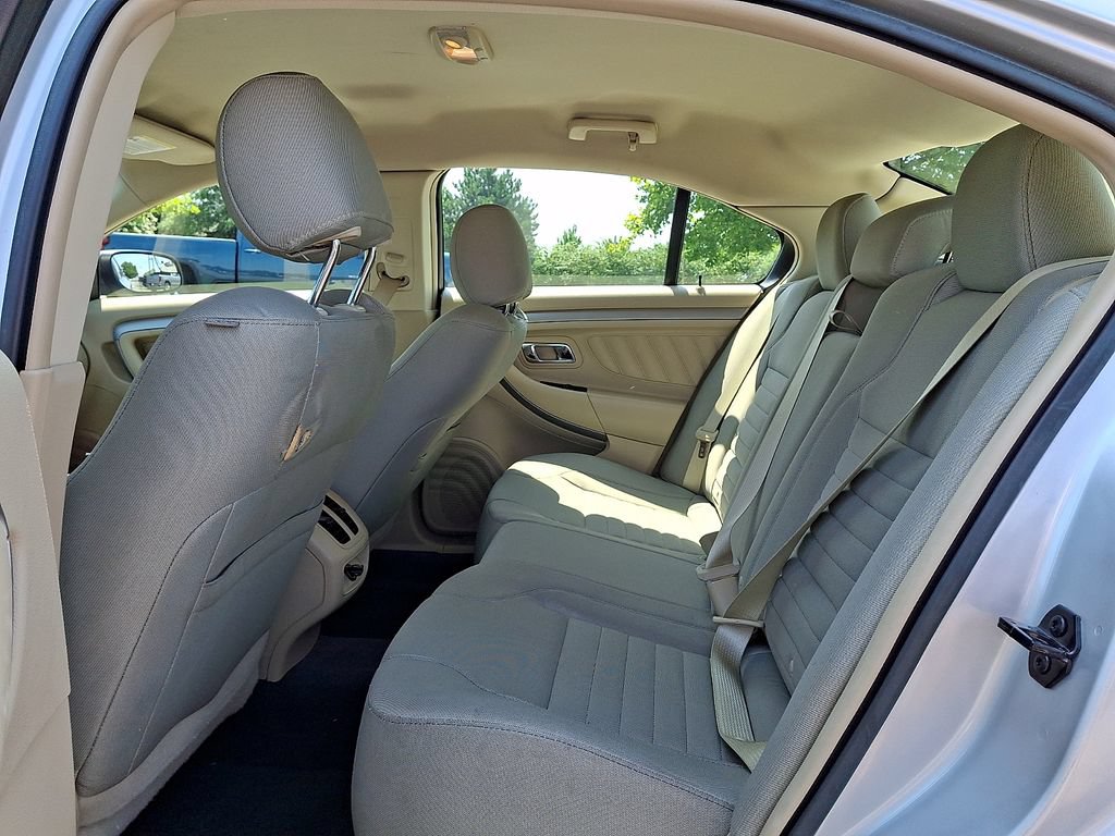 Used 2017 Ford Taurus SE FWD image 10