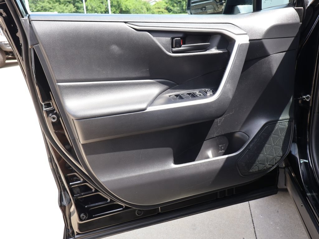 Used 2020 Toyota RAV4 LE w/ All Weather Liner Package AWD/4WD image 10