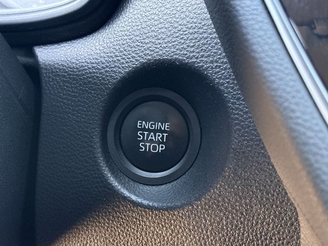 Used 2025 Toyota Corolla Cross LE FWD image 25