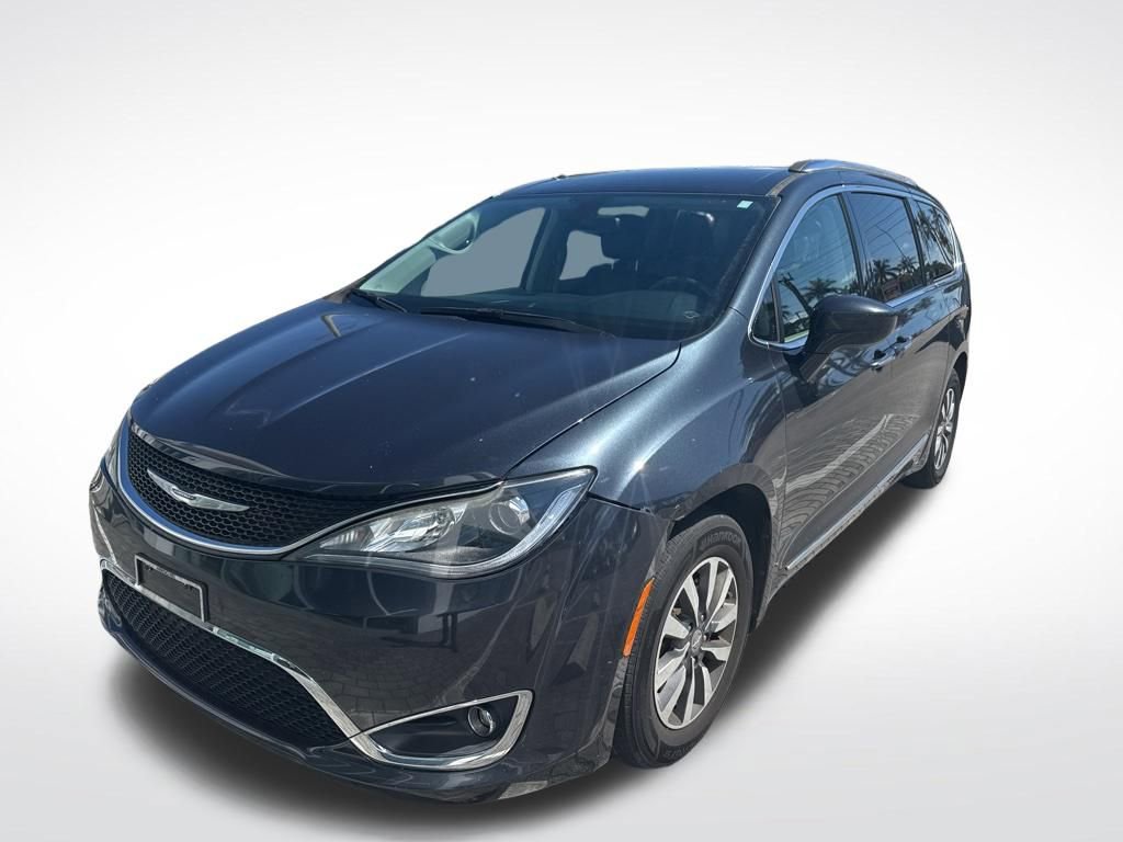 Used 2020 Chrysler Pacifica Touring-L Plus image 3