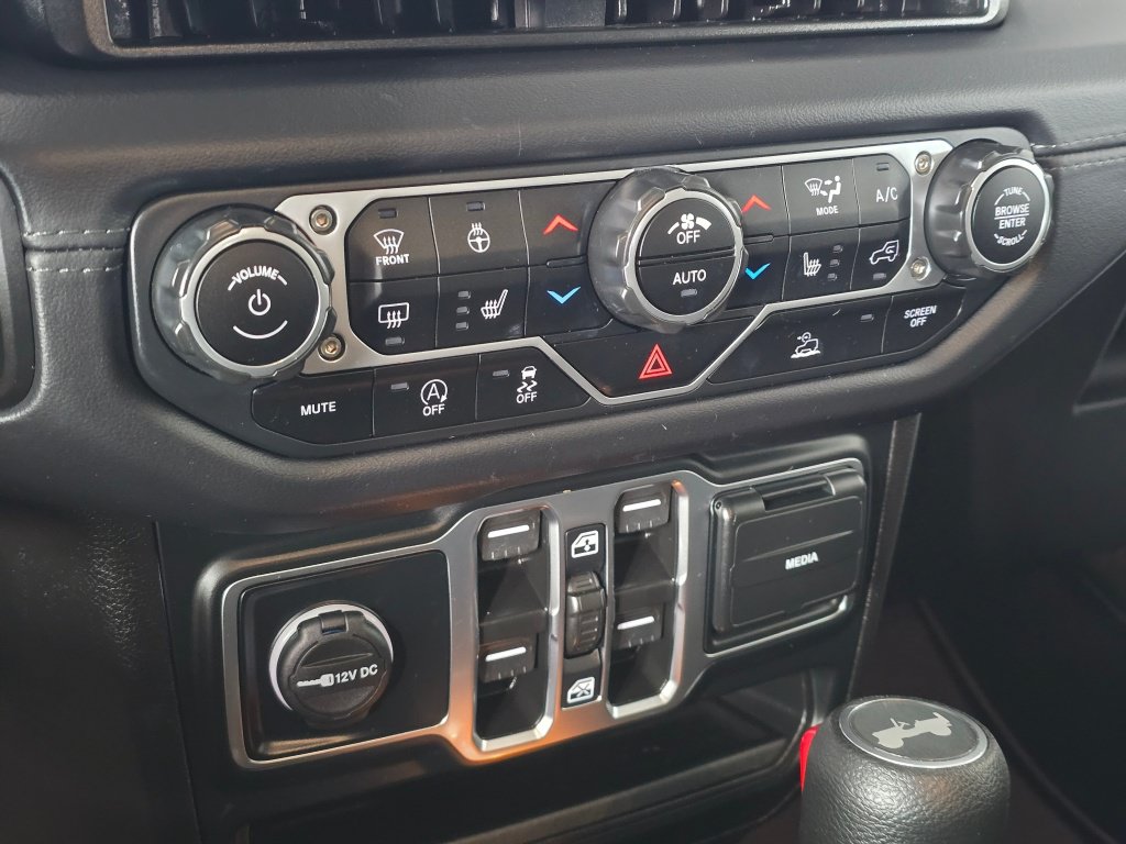 Used 2025 Jeep Wrangler Unlimited Sahara AWD/4WD image 27