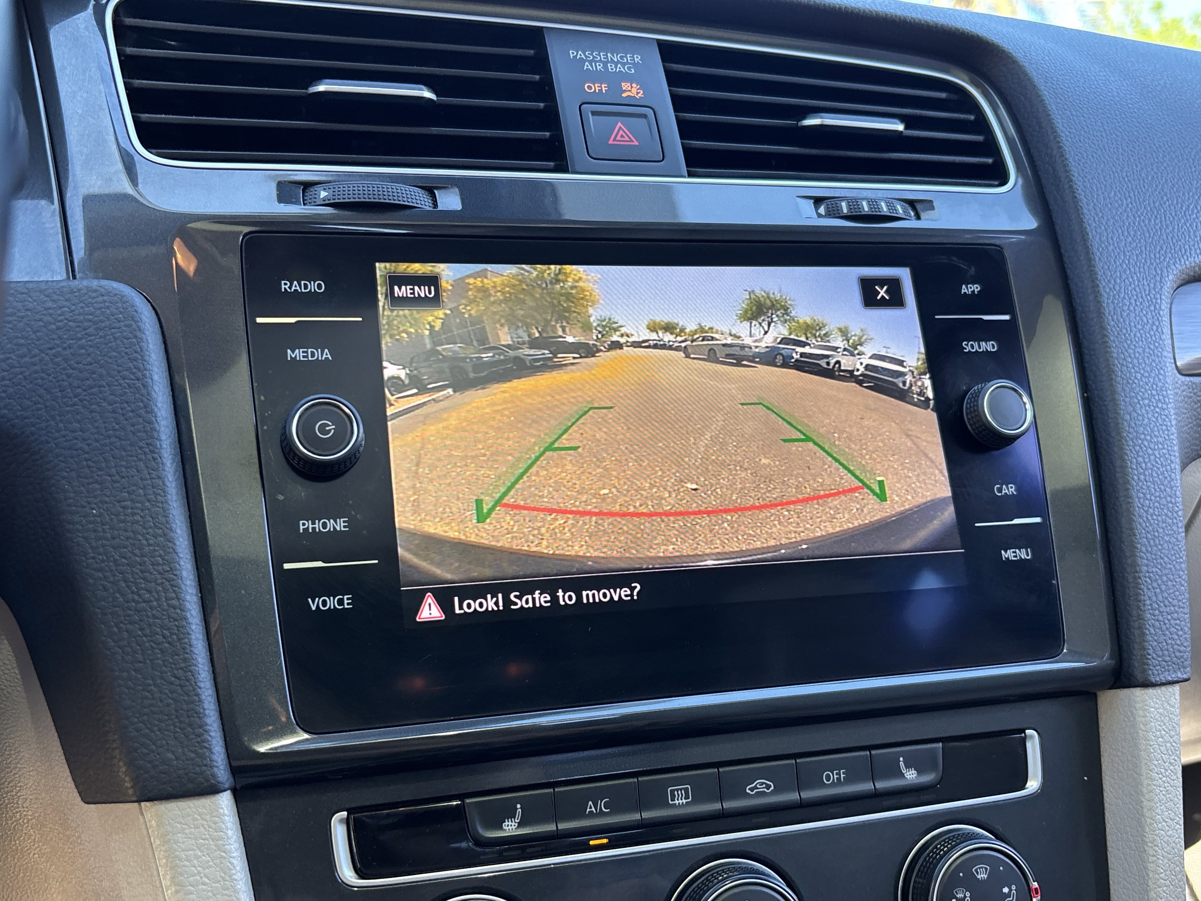 Used 2019 Volkswagen Golf SE w/ Driver Assistance Package image 22