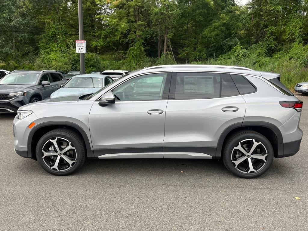 New 2025 Volkswagen Tiguan SE image 3