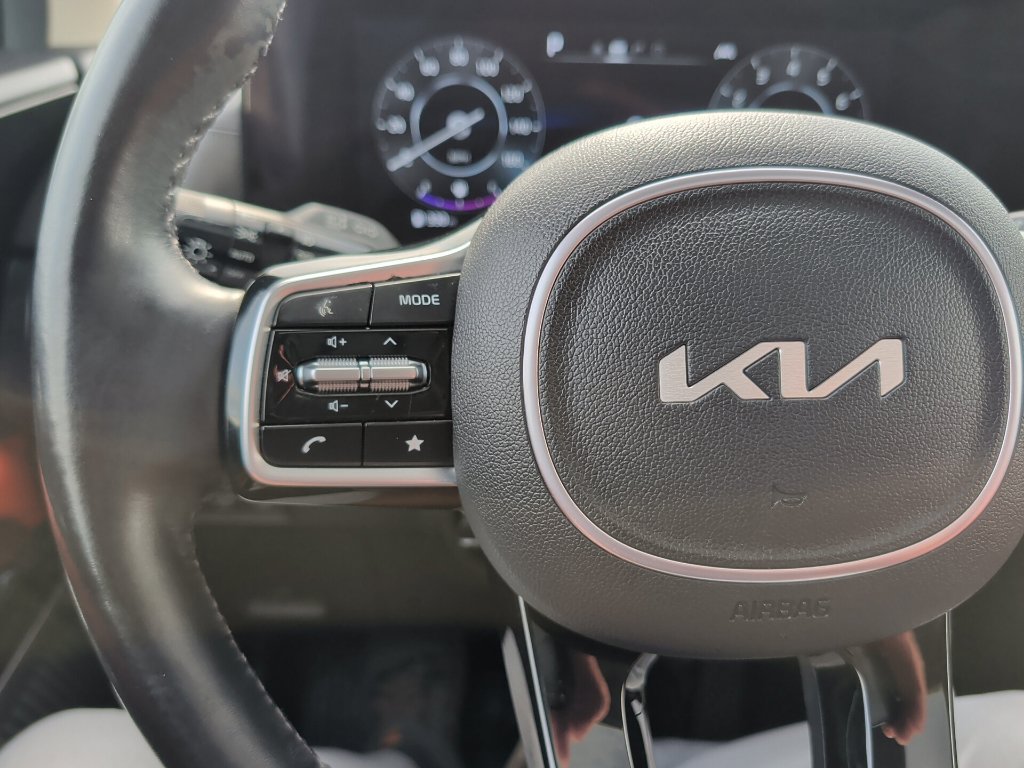Used 2023 Kia Carnival SX Prestige FWD image 27