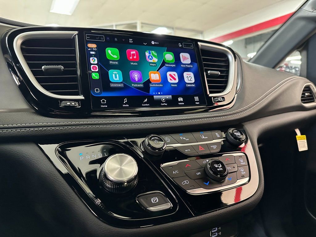 New 2026 Chrysler Pacifica Select w/ S Appearance Package image 25