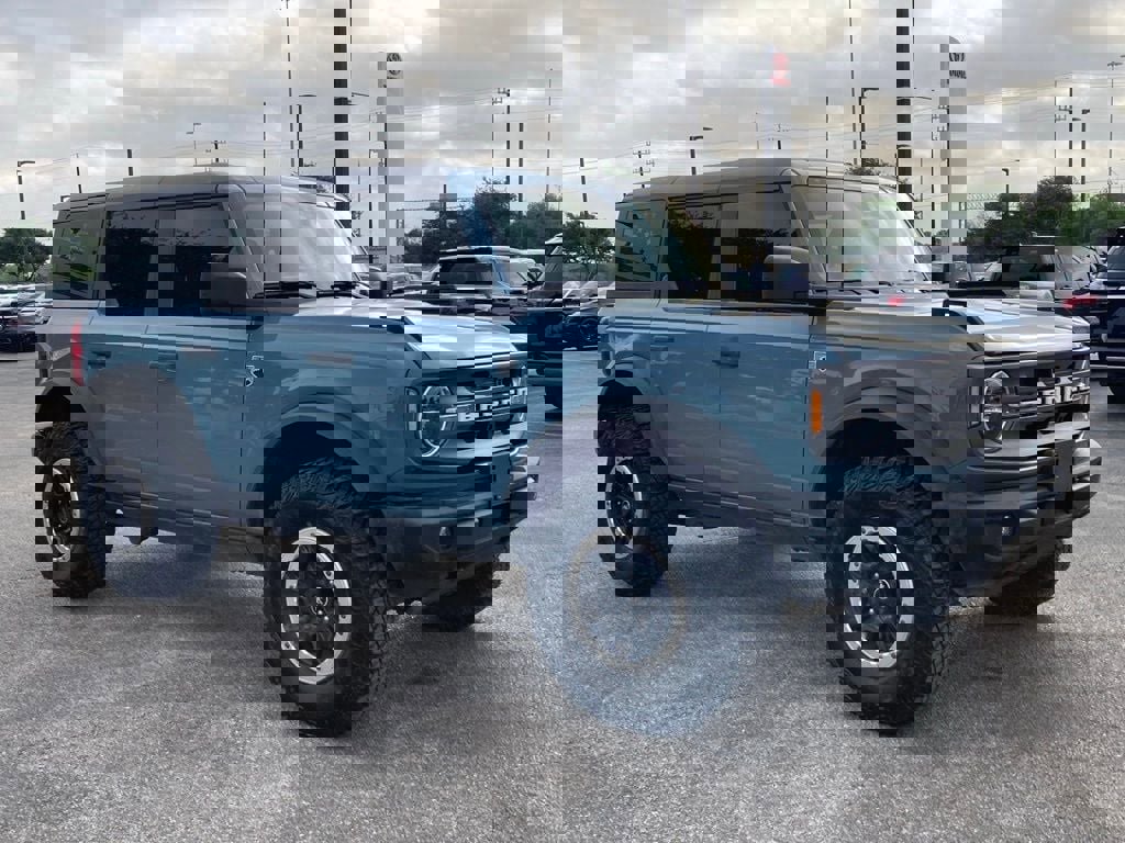 Used 2023 Ford Bronco Big Bend w/ Sasquatch Package image 3