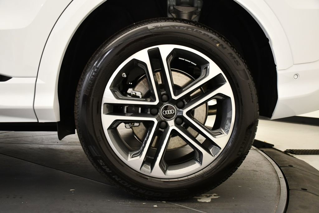Used 2025 Audi Q5 Premium w/ Convenience Package image 14