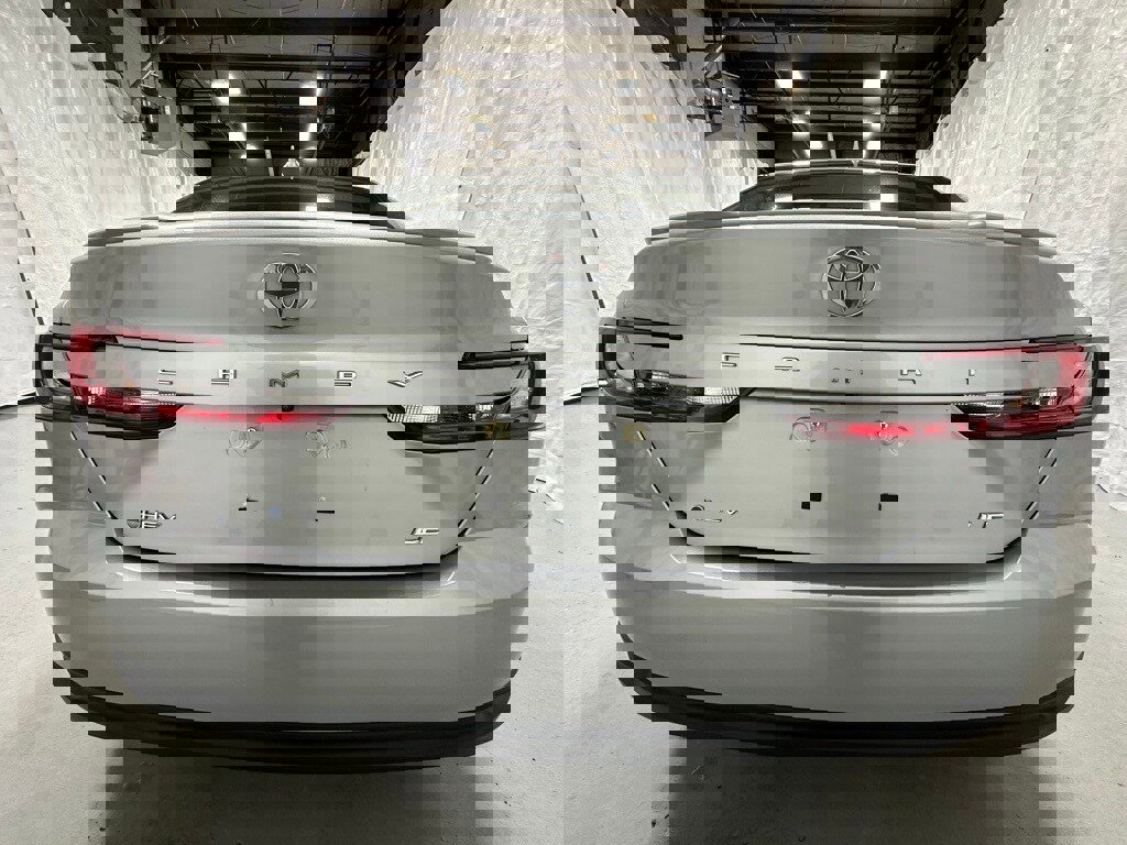 Used 2025 Toyota Camry LE image 6