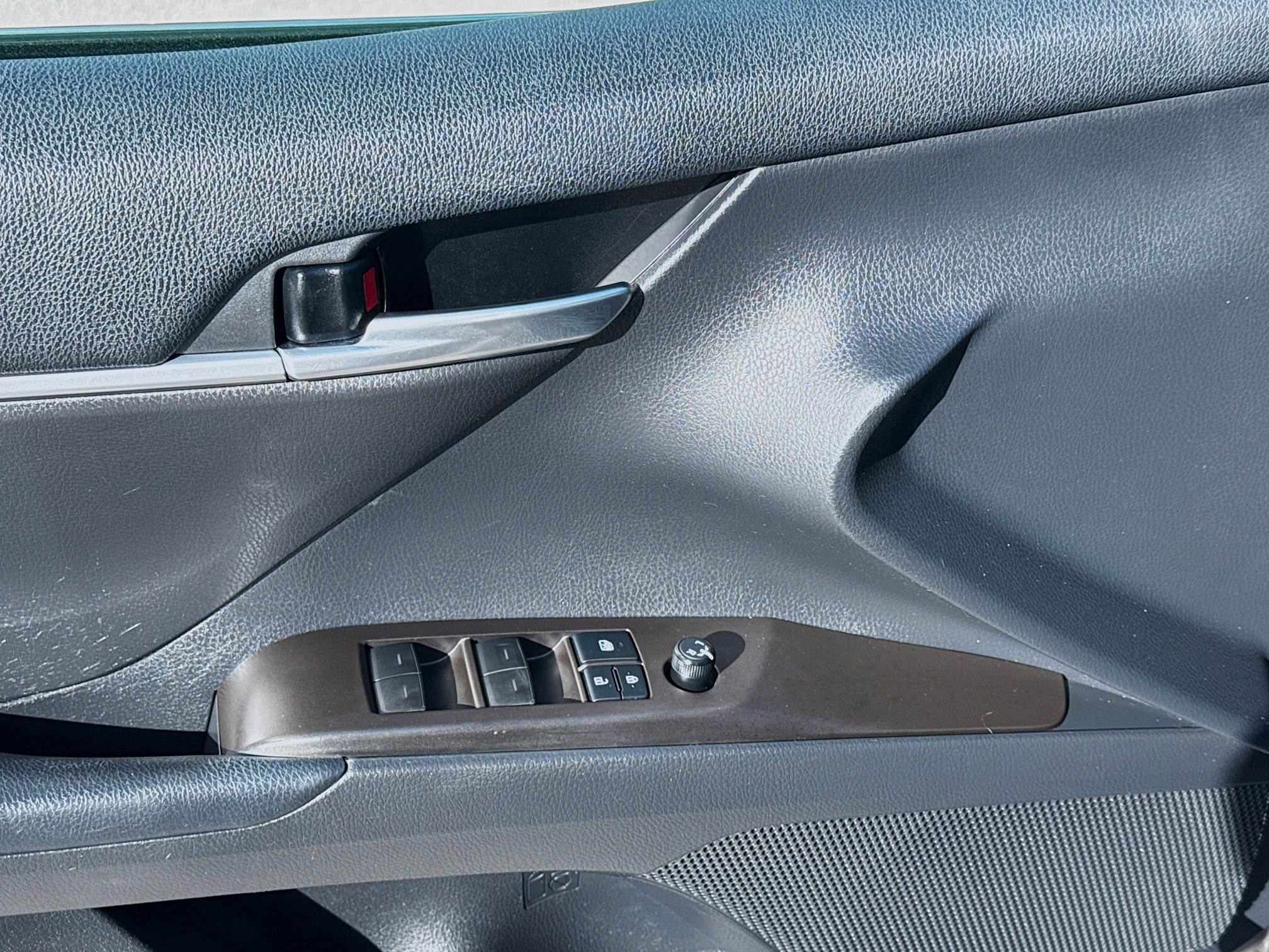 Used 2021 Toyota Camry LE FWD image 16