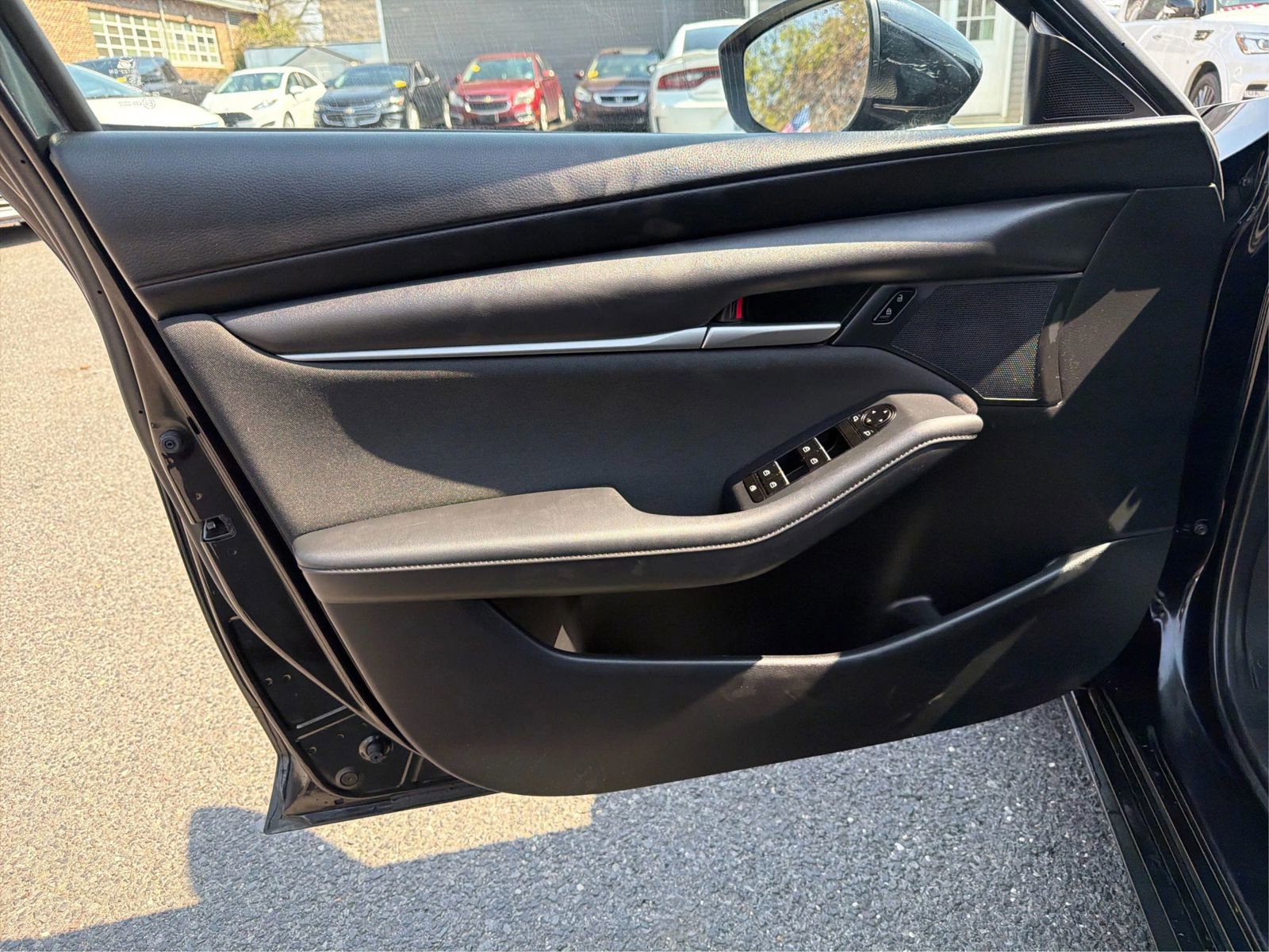 Used 2021 MAZDA MAZDA3 s image 23