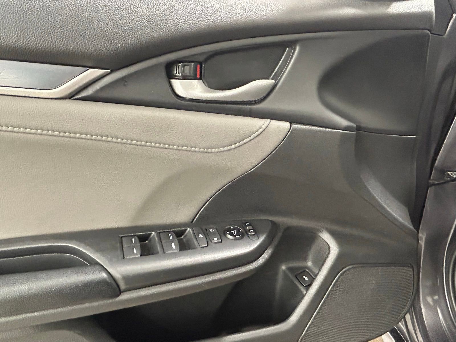 Used 2017 Honda Civic Touring image 23