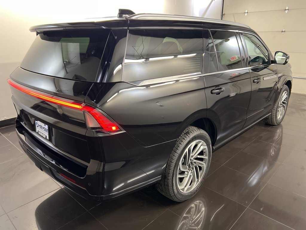 New 2026 Lincoln Navigator Reserve image 6