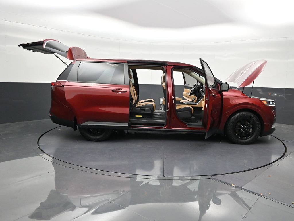 Used 2023 Kia Carnival LX w/ Paint Protection Package FWD image 33
