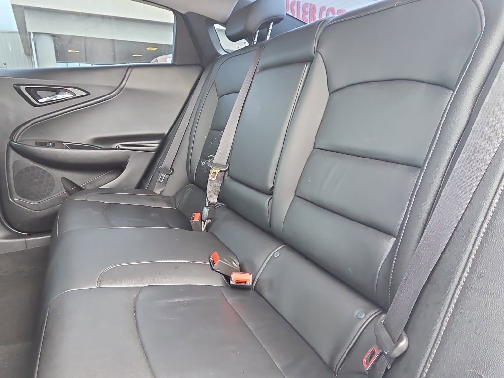 Used 2018 Chevrolet Malibu LT w/ Leather Package FWD image 10