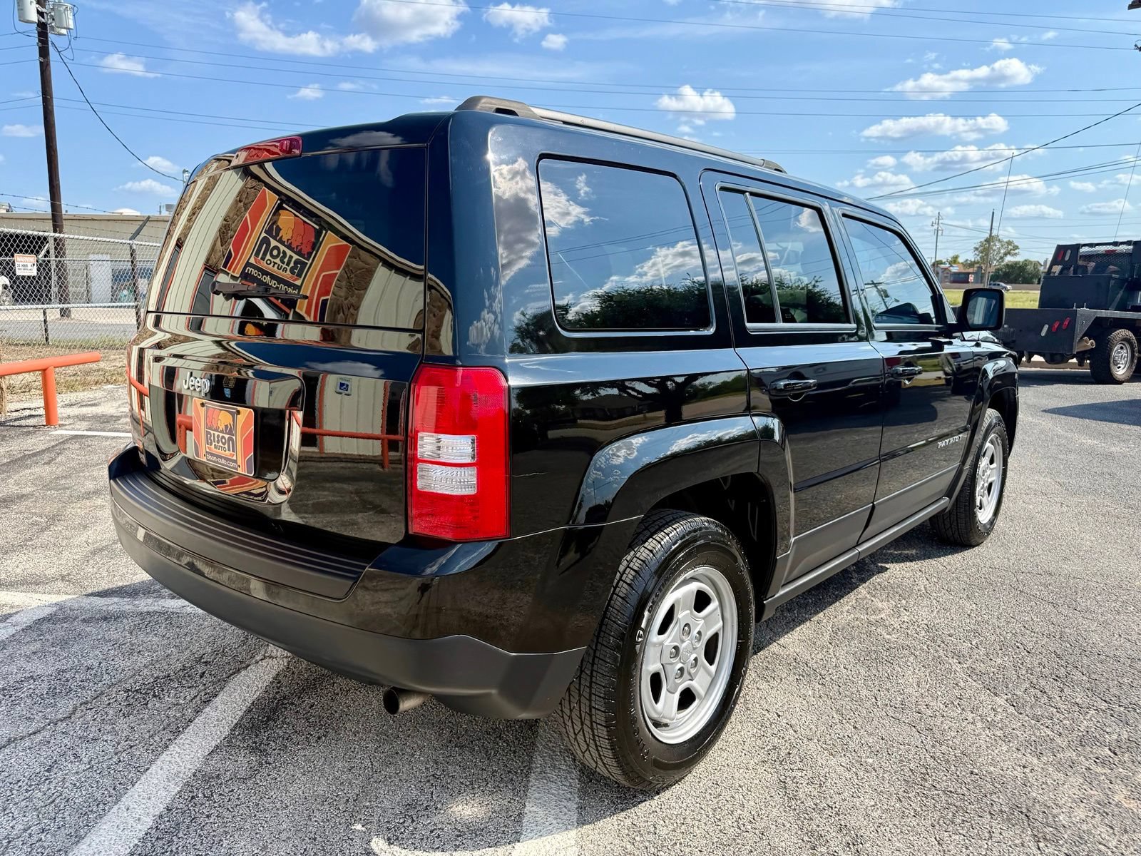 Used 2017 Jeep Patriot Sport w/ Power Value Group FWD image 3