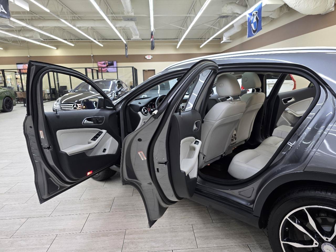 Used 2017 Mercedes-Benz GLA 250 w/ Premium Package image 17
