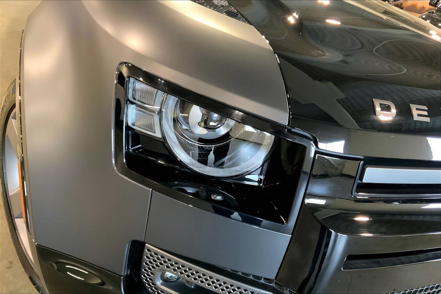 Certified 2025 Land Rover Defender 110 V8 AWD/4WD image 27