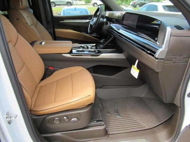 New 2026 Cadillac Escalade ESV Luxury w/ Touring Package image 9