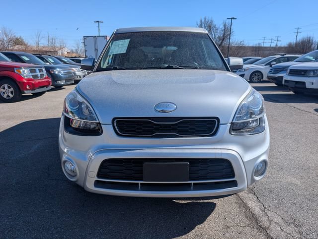 Used 2013 Kia Soul ! w/ Premium Pkg FWD image 2