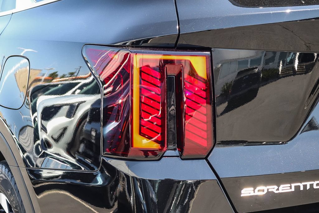 Certified 2025 Kia Sorento SX Prestige AWD/4WD image 7