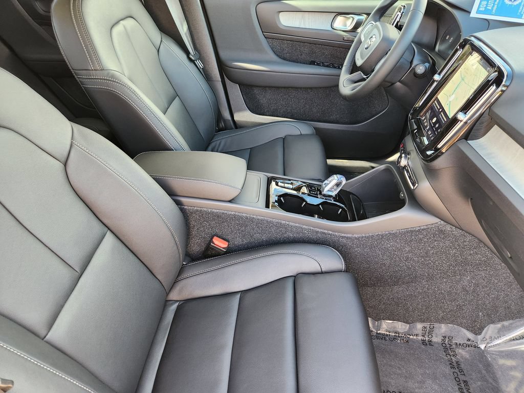 New 2026 Volvo XC40 B5 Plus w/ Protection Package Premier AWD/4WD image 5