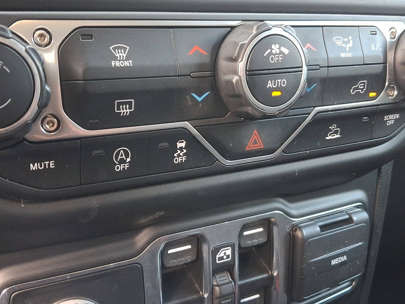 Certified 2022 Jeep Gladiator Sport image 25