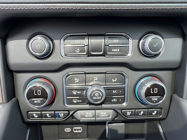 Used 2024 Chevrolet Tahoe High Country w/ Premium Package image 19