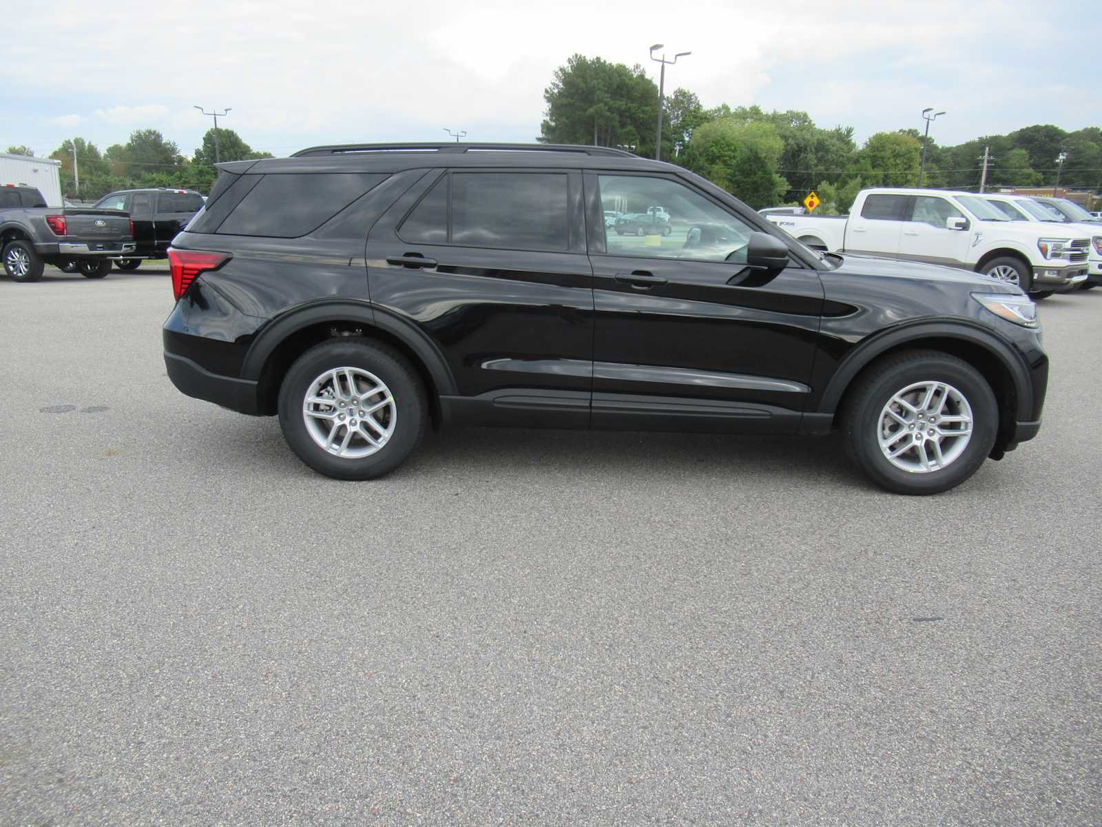 New 2027 Ford Explorer Active AWD/4WD image 4