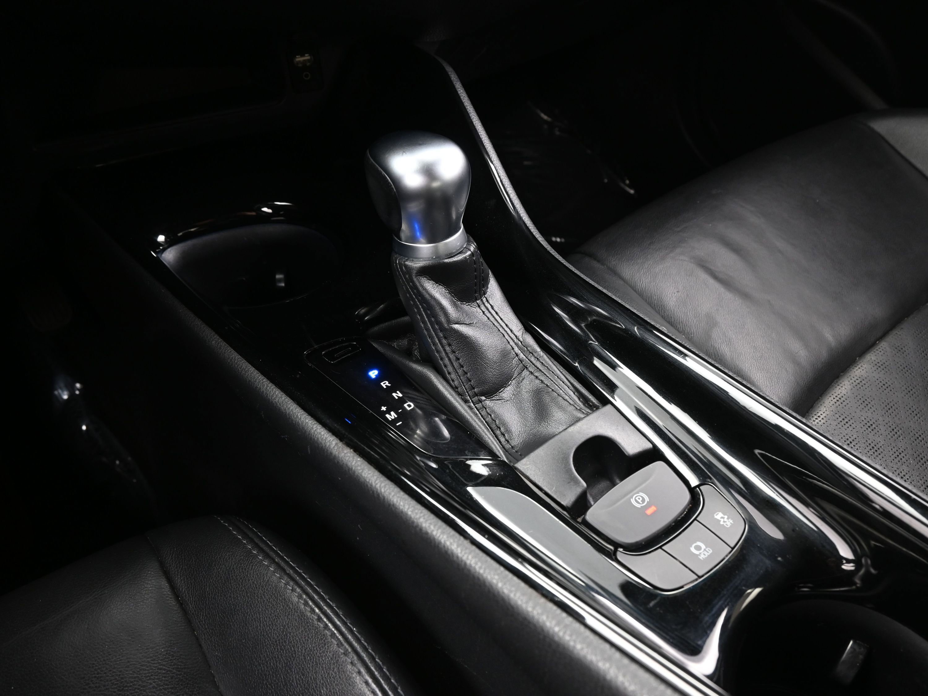 Used 2019 Toyota C-HR Limited image 21