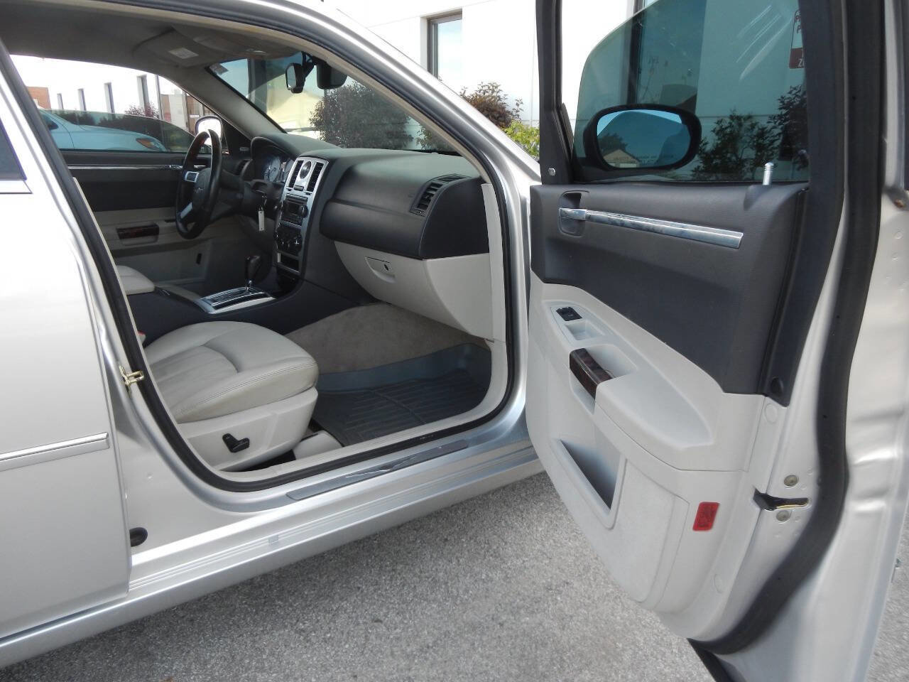 Used 2007 Chrysler 300 C RWD image 35