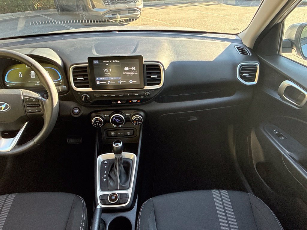 Used 2025 Hyundai Venue SEL FWD image 34