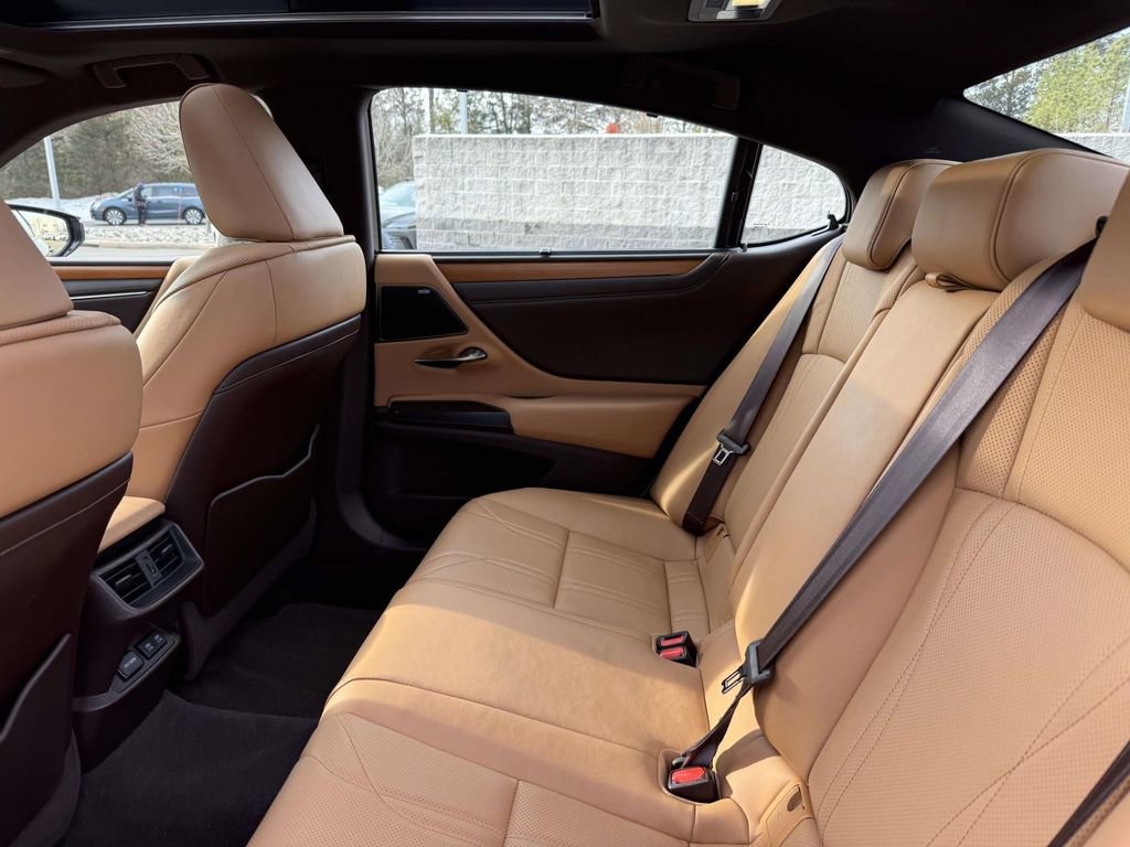 Used 2019 Lexus ES 350 Ultra Luxury w/ Accessory Package 2 image 17