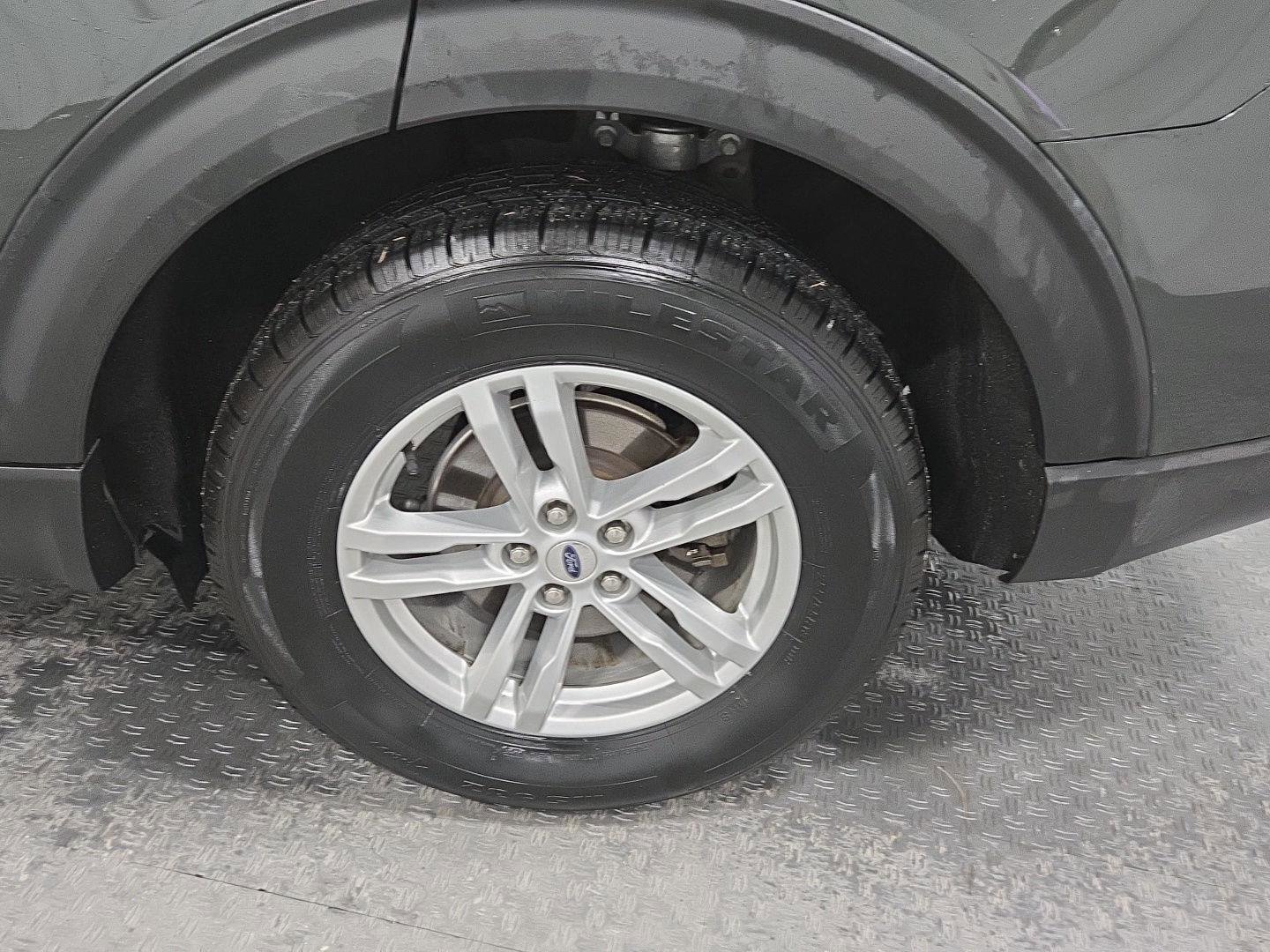 Used 2023 Ford Explorer XLT image 27
