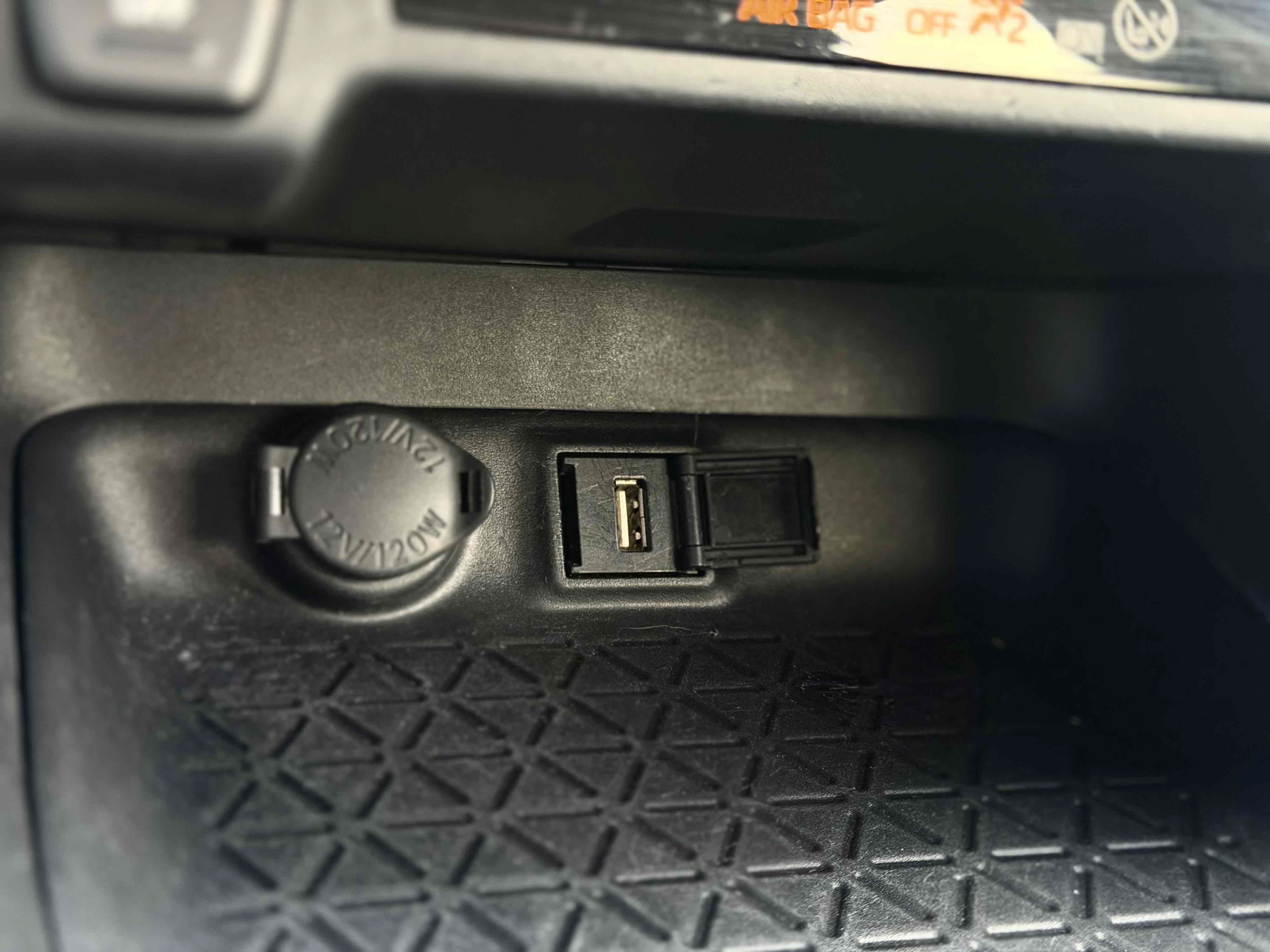 Used 2021 Toyota RAV4 LE AWD/4WD image 31