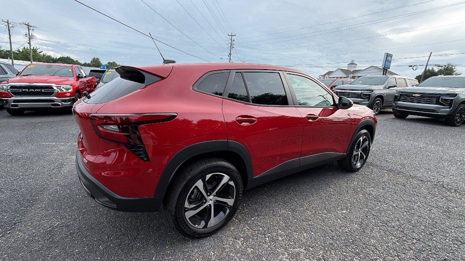 New 2026 Chevrolet Trax RS w/ Sunroof Package FWD image 9