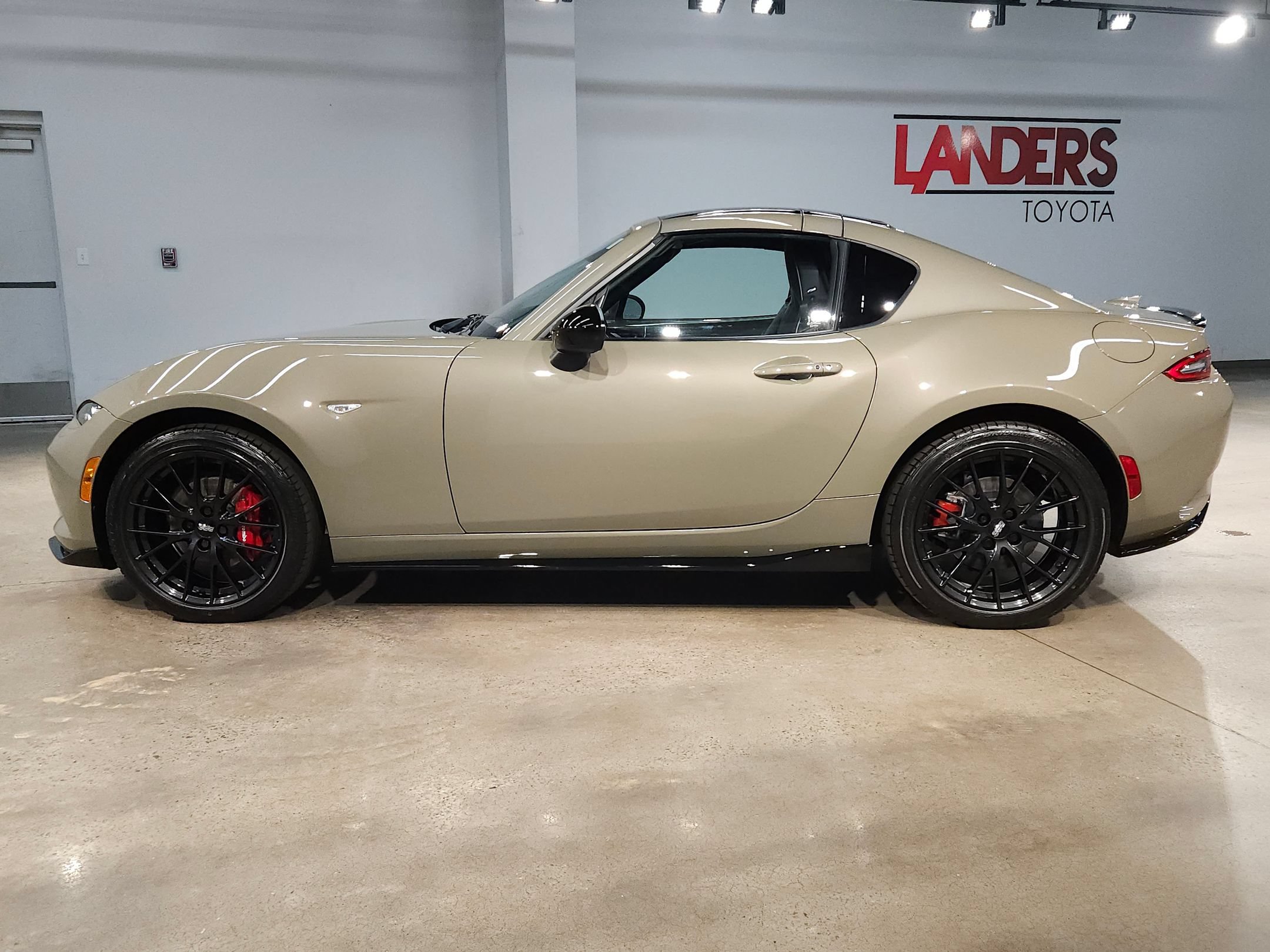 Used 2024 MAZDA MX-5 Miata RF Club RWD image 4