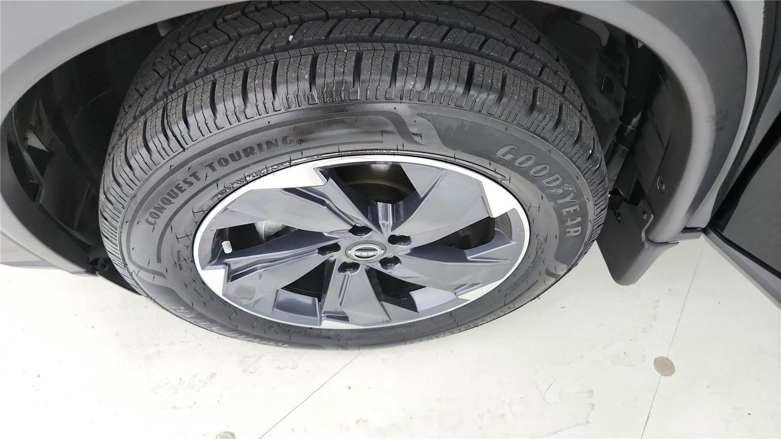 Used 2024 Nissan Rogue SV w/ SV Premium Package FWD image 31